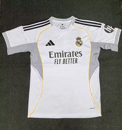 Maillot Real Madrid domicile 25/26 (Fan Version)